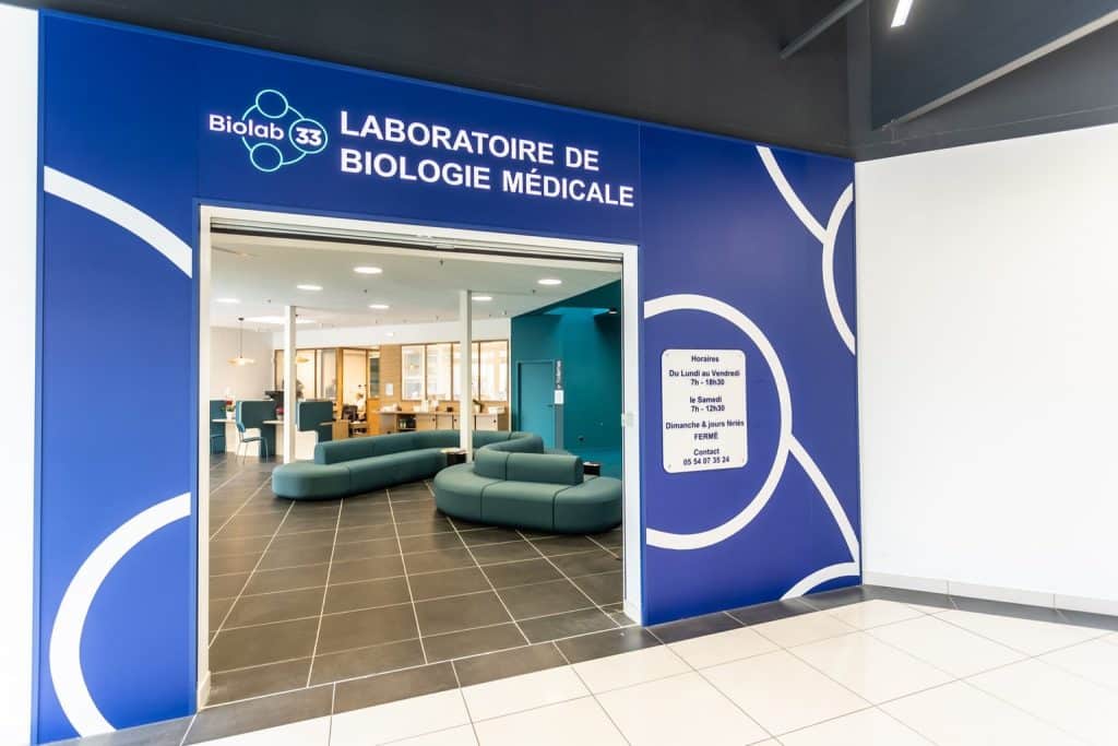 Gujan - Entrée coté centre commercial